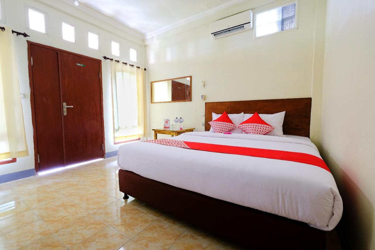 Oyo 1425 Beach Wind Bungalows Gili Trawangan Extérieur photo