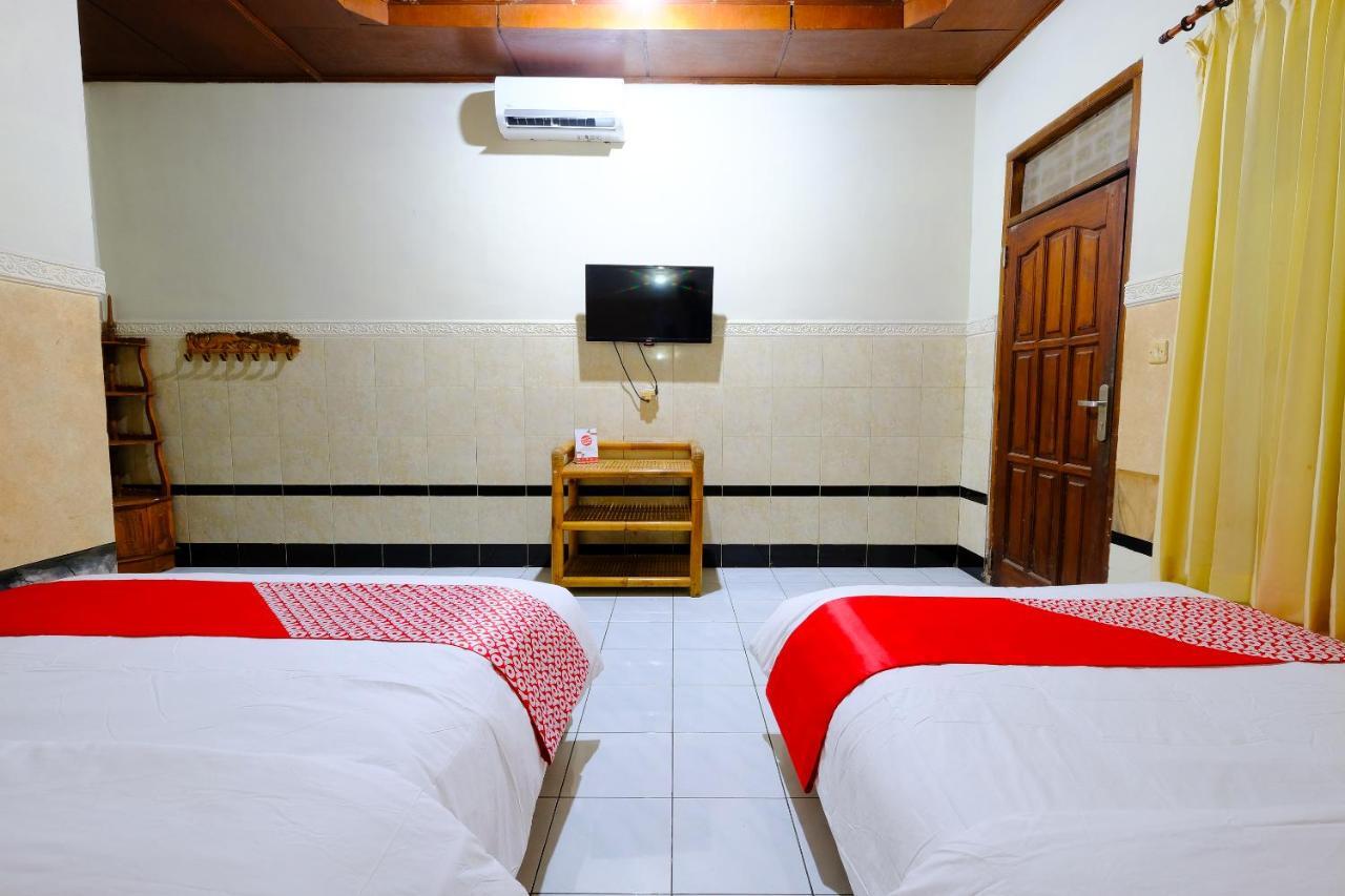 Oyo 1425 Beach Wind Bungalows Gili Trawangan Extérieur photo