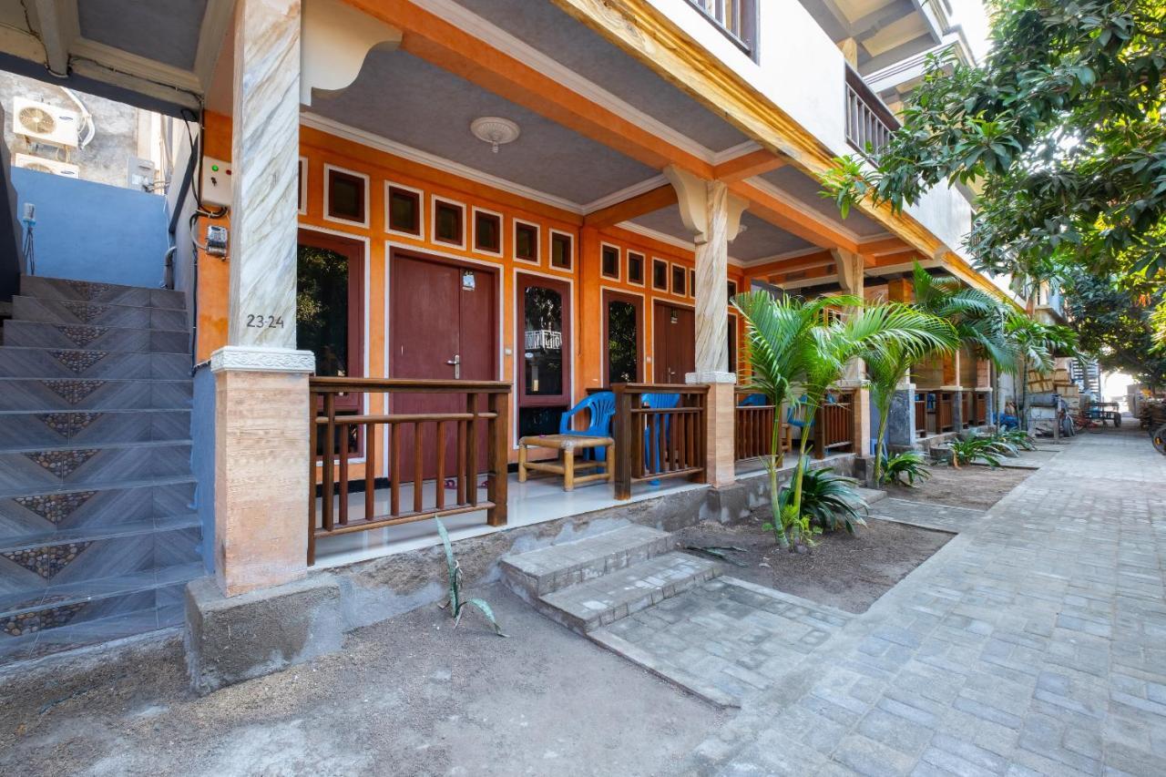 Oyo 1425 Beach Wind Bungalows Gili Trawangan Extérieur photo
