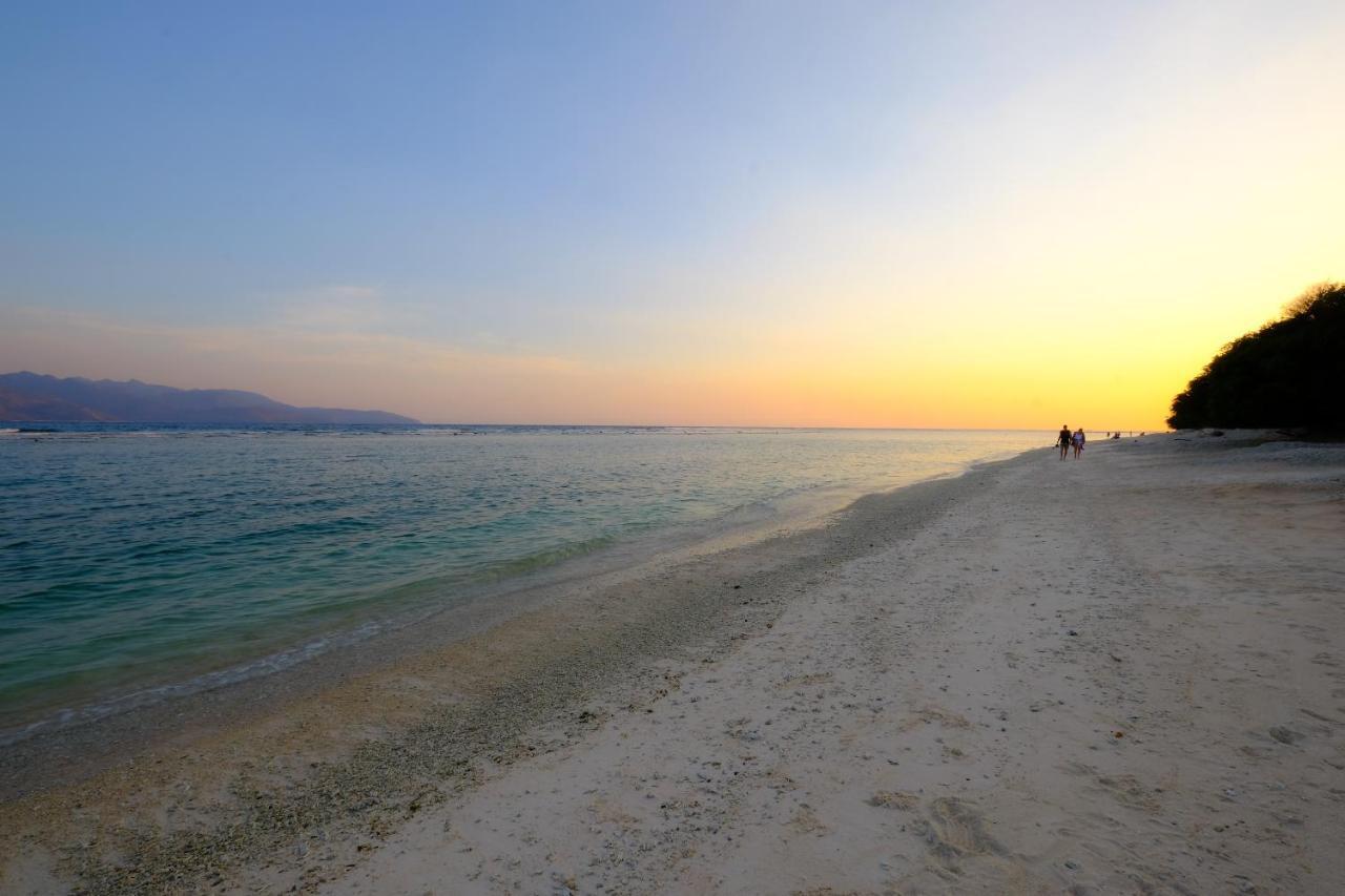 Oyo 1425 Beach Wind Bungalows Gili Trawangan Extérieur photo